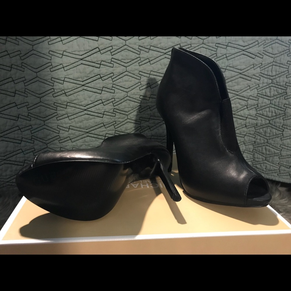 NWOT Guess Leather Peep-toe Booties